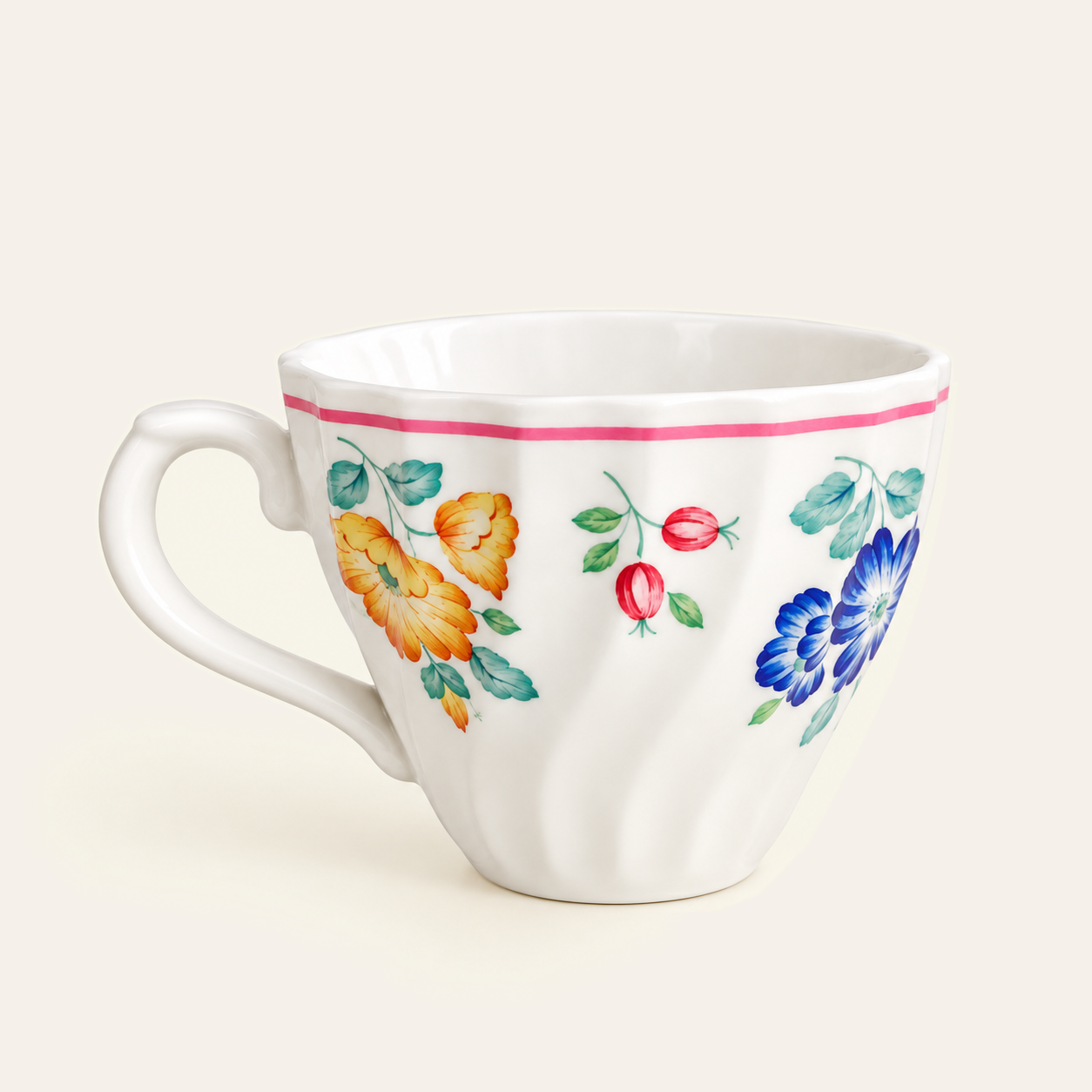 Tasse blanche à fleurs multicolores