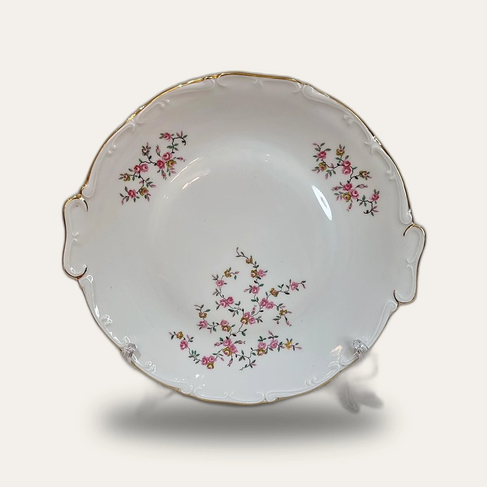 Coupe en porcelaine à décor floral