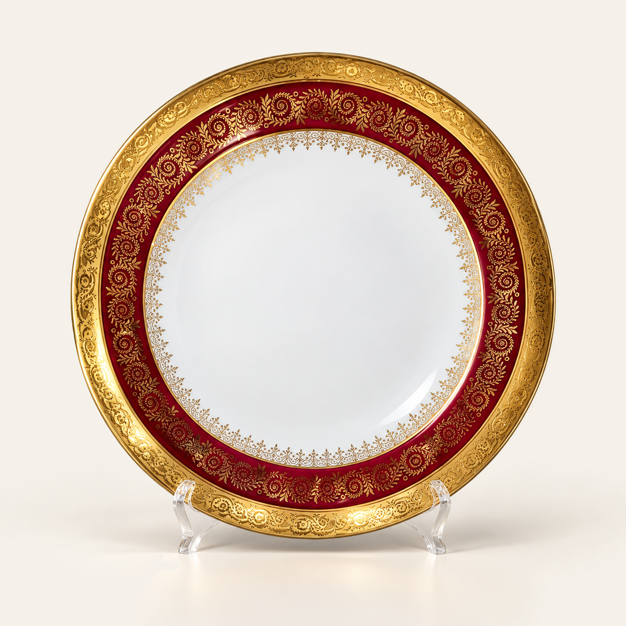 Assiette en porcelaine rouge et or
