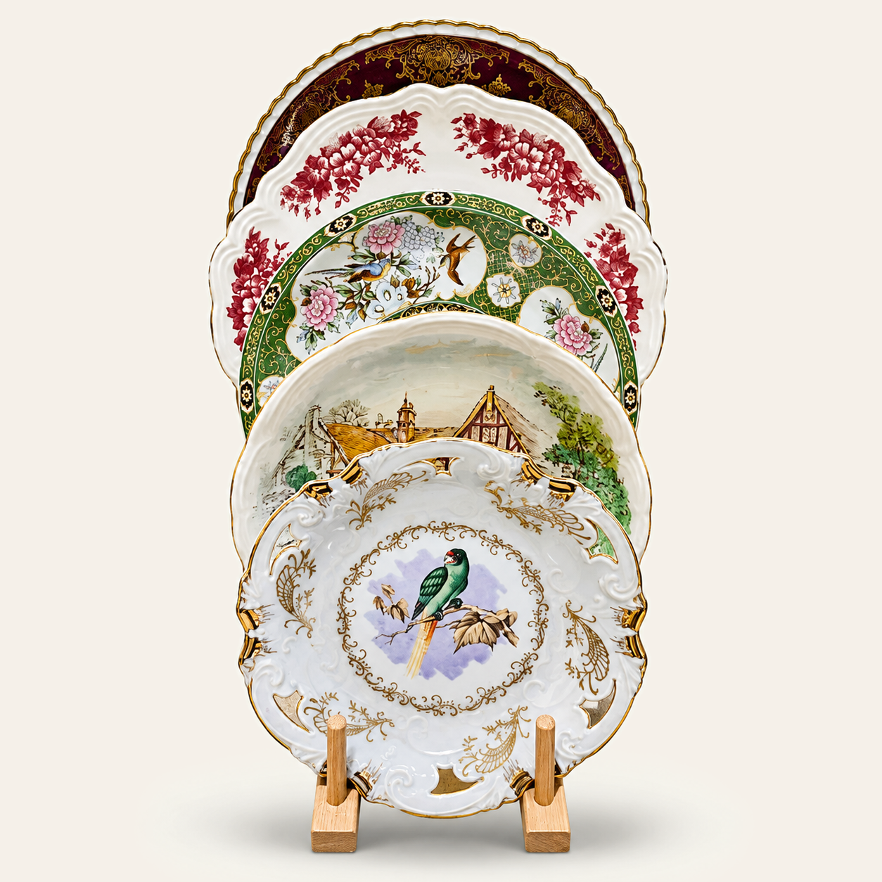 Ensemble d’assiettes anciennes décorées