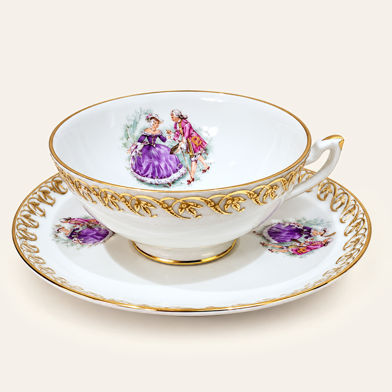Tasse et sous-tasse à scène galante