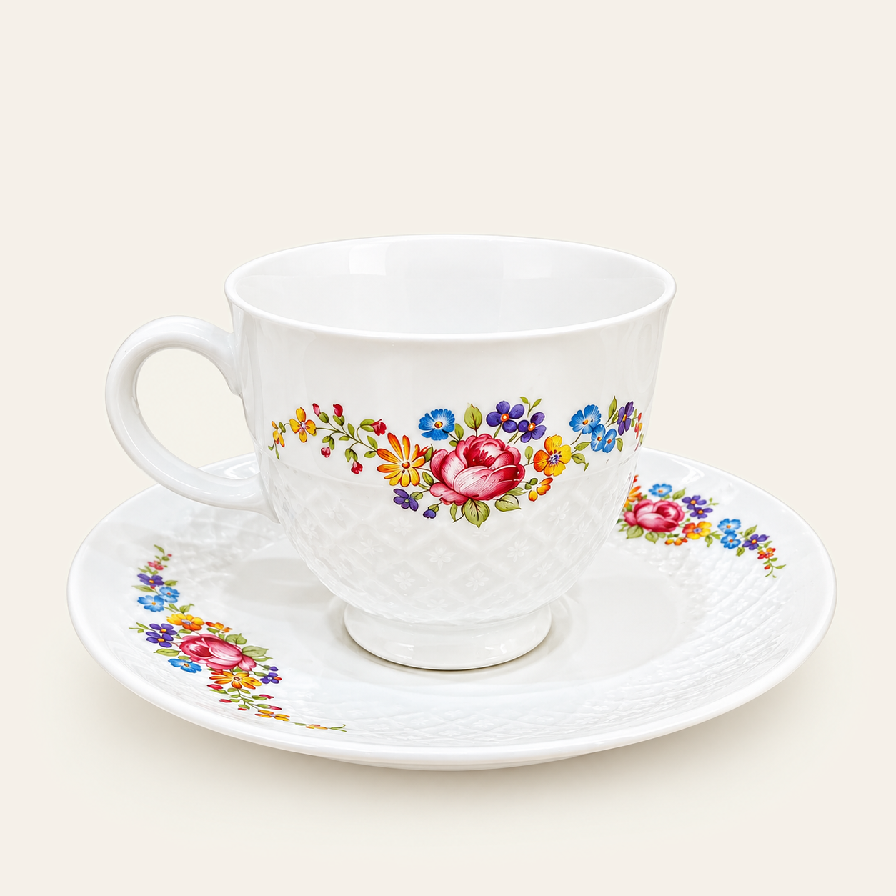 Tasse et sous-tasse à bouquet de roses